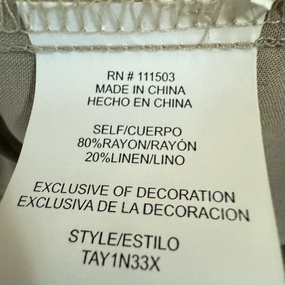 Elegant Floral Lace Blouse in Beige - Picture 3 of 3